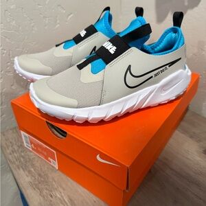 BRAND NEW Nike Flex Runner 2